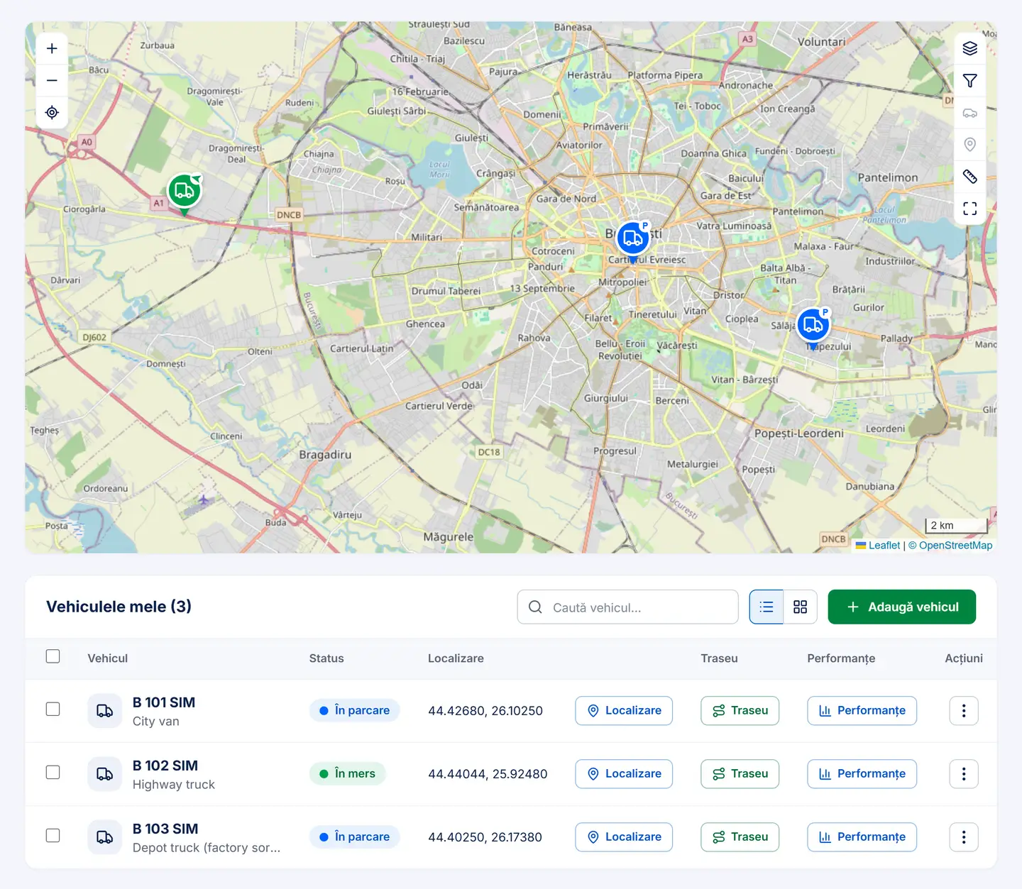 Platforma GPSCU: harta cu vehiculele flotei și lista vehiculelor, cu statusul și localizarea fiecăruia.